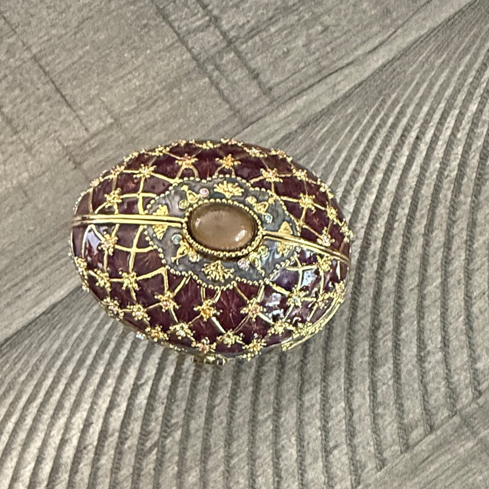 Joan Rivers Imperial Egg With Matching Necklace